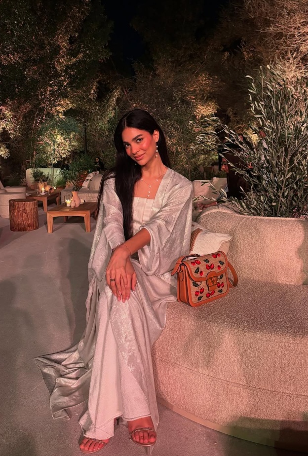 خاص "هي" بالفيديو: المؤثرة موني حاسبيني تختار لك 3 تنسيقات ساحرة في عيد الفطر لإطلالة مميزة! 