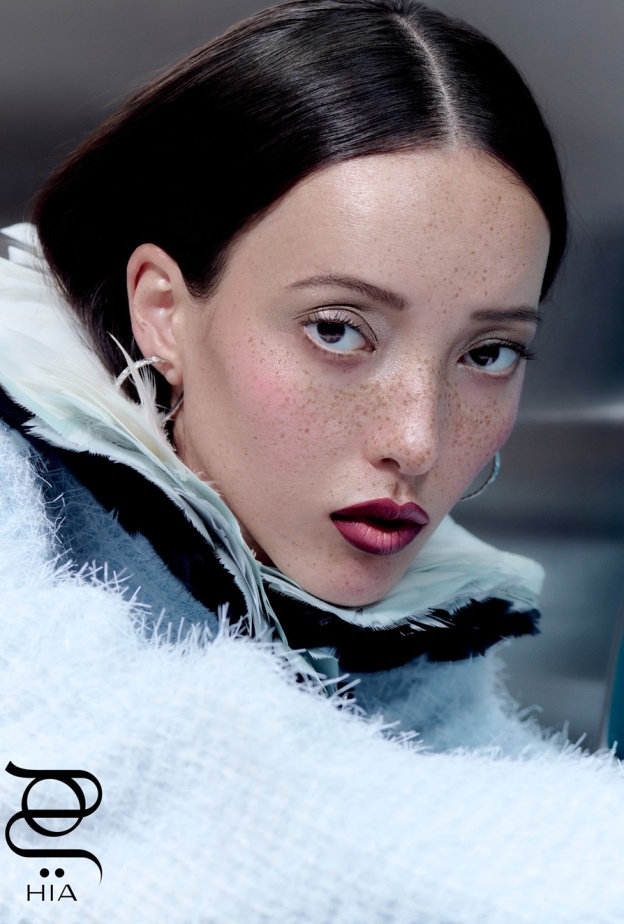 جلسة تصويرية خاصة لـ "هي" من دار CHANEL... جمال يعكس قوتك