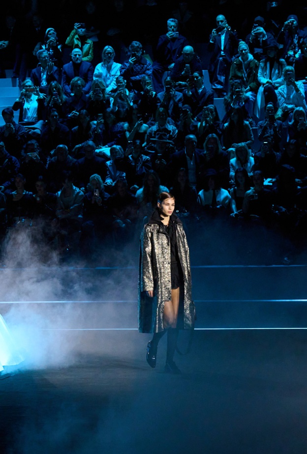 من عرض Dior في أسبوع الموضة في باريس لمجموعة خريف وشتاء 2025