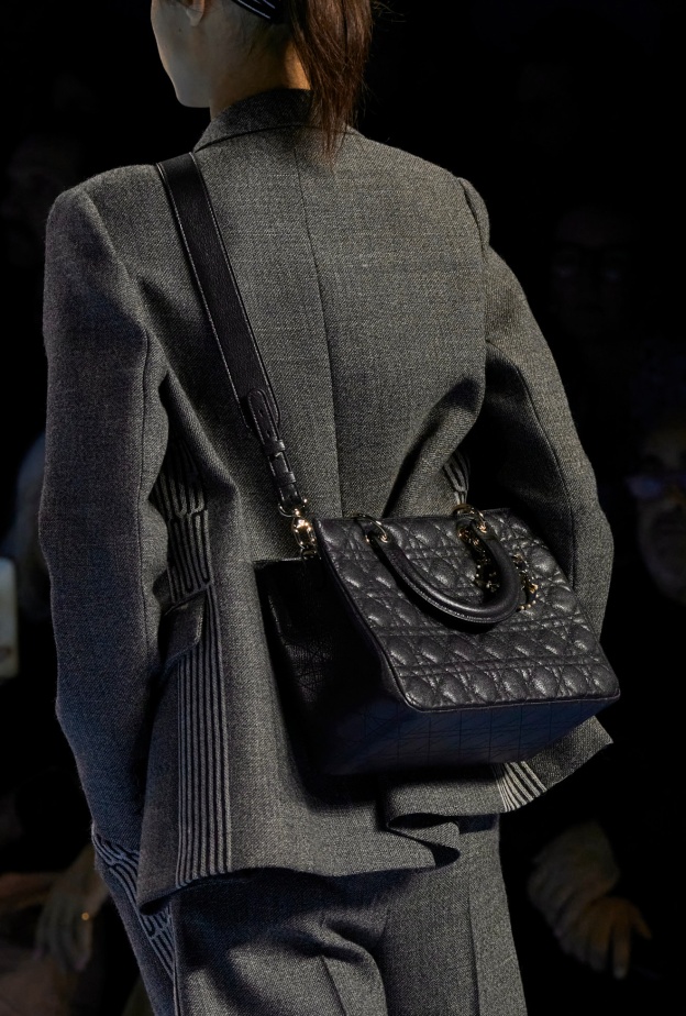 حقيبة Lady Dior الأيقونية من مجموعة Dior SS 2025