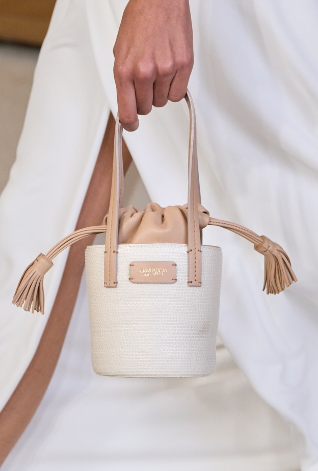 حقيبة باللونين الأبيض والبيج من Giambattista Valli