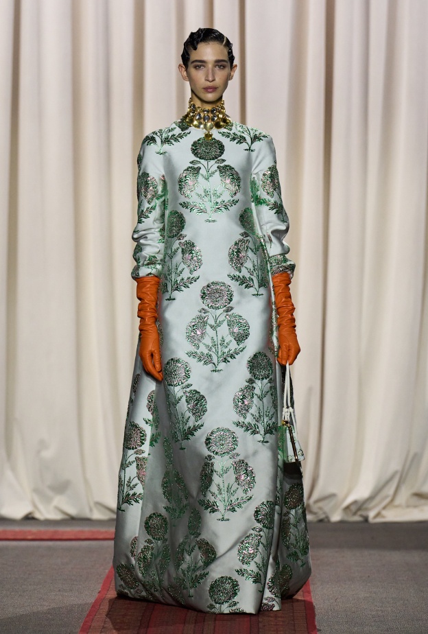 الفساتين الفاخرة والمحتشمة عنوان أساسي لأناقتك في رمضان 2025