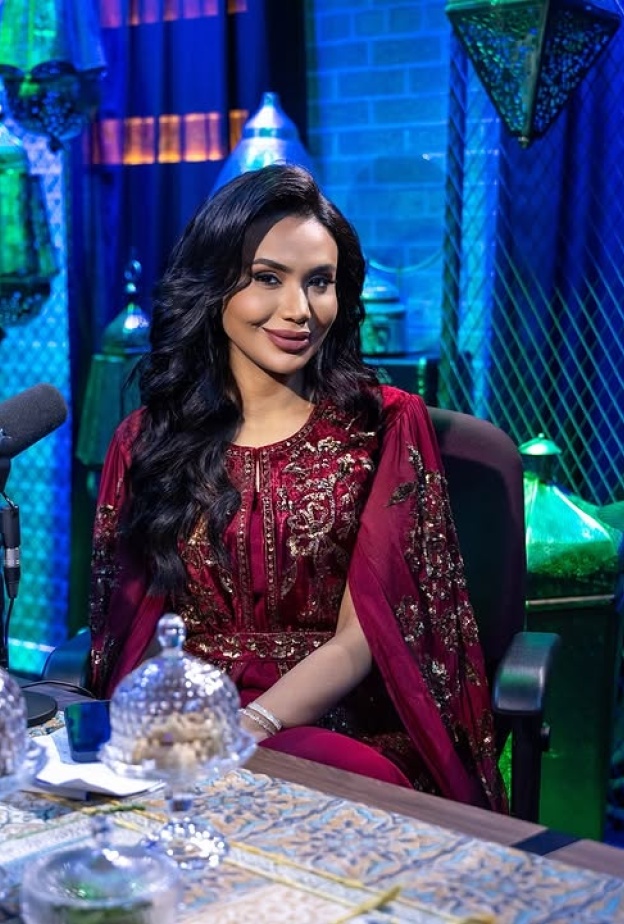 لبنى عبدالعزيز