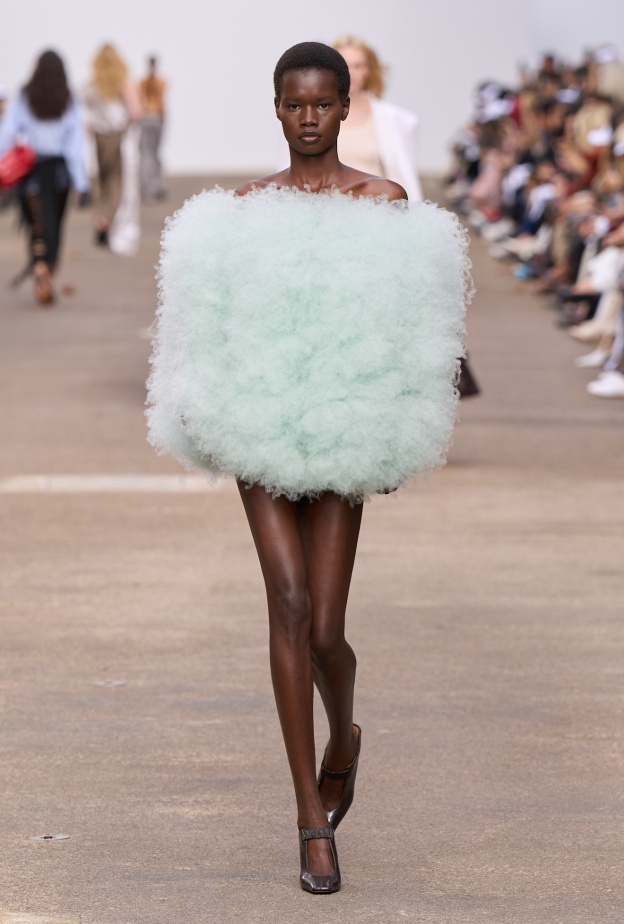 إطلالة من Stella McCartney