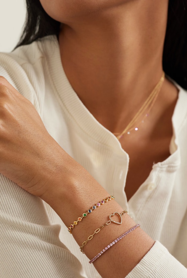 أساور ذهب أنيقة للتكديس بفخامة في مناسبات شهر رمضان