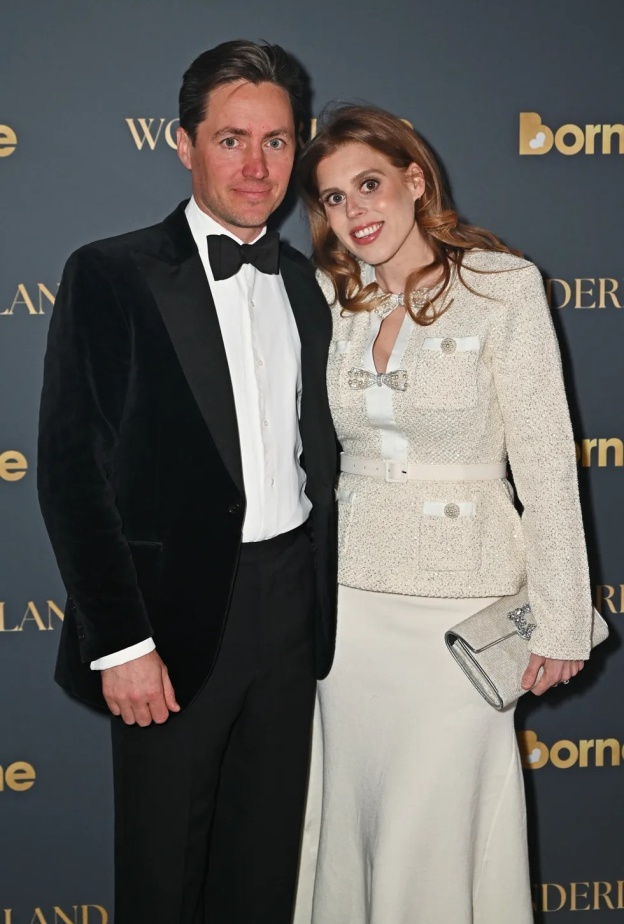 الأميرة بياتريس تخطف الأنظار في أول ظهور بعد الولادة