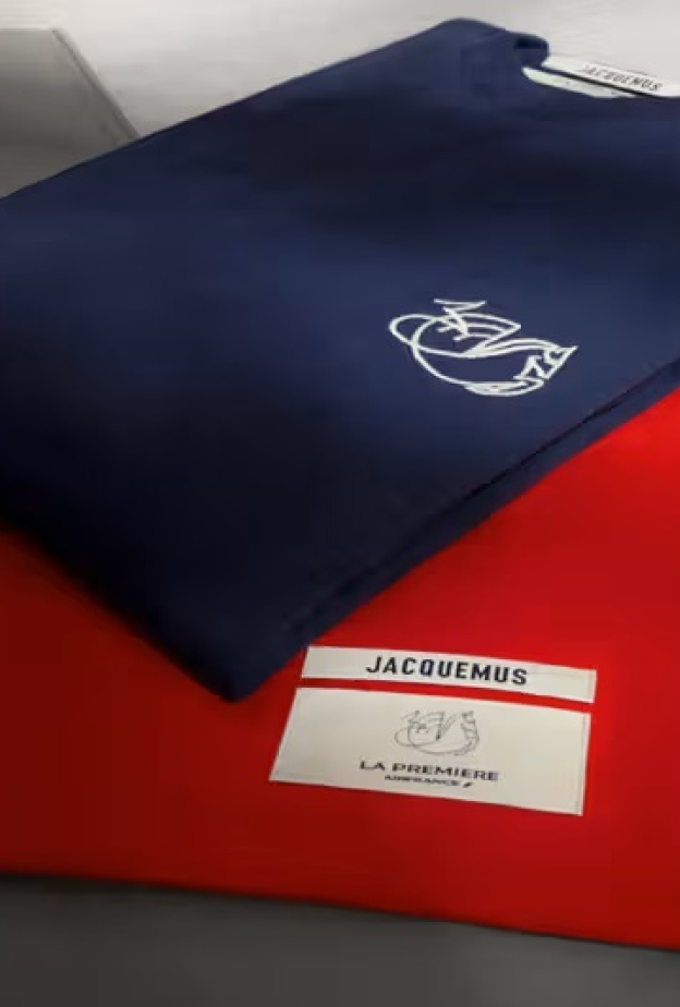 Jacquemus تصمم ملابس نوم مسافري Air France... وتاريخ طويل من التعاونات بين شركات الطيران ومصممي الأزياء