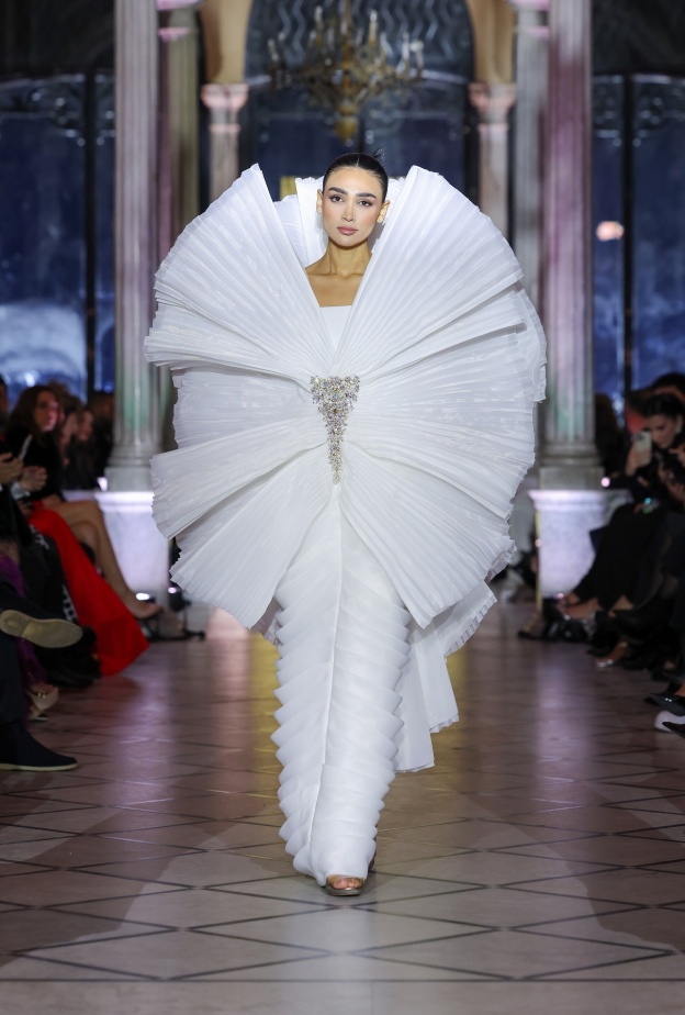 فستان عروس إستثنائي للمصمم عمران عثمان