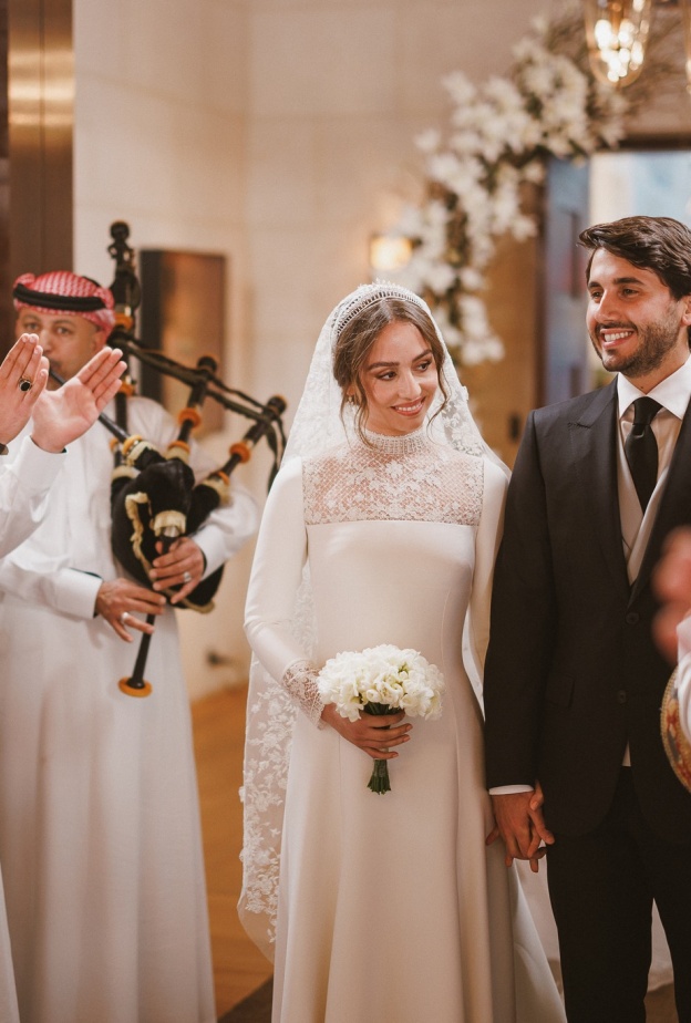 الأميرة إيمان مع عريسها بعد عقد القران