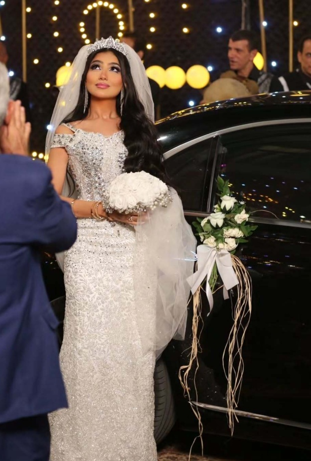 اختارت مي عمر فستان زفاف مميز في اش اش