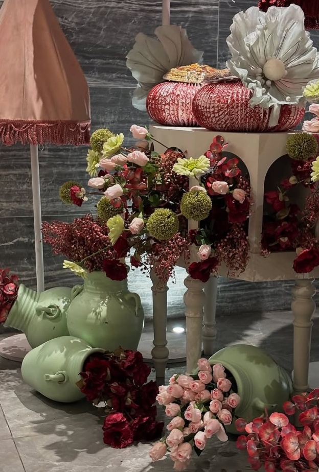 زينة ورود ورقية تصميم يارا ثابت