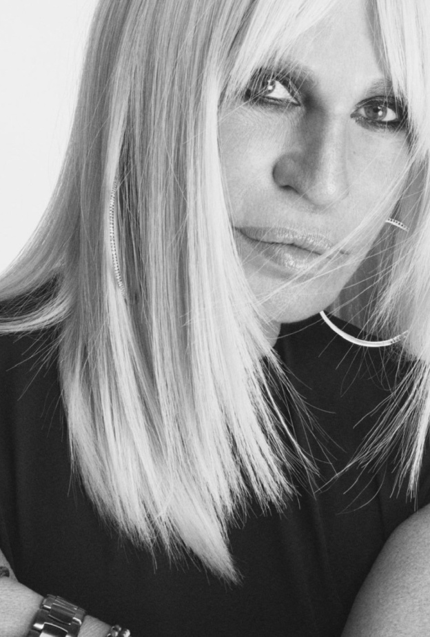 "دوناتيلا فيرساتشي" تترجّل عن منصبها كمديرة إبداعية: عهدٌ جديد يبدأ تحت قيادة "داريو فيتالي"... وأبرز ما قالته في مقابلة حصرية مع "هي"