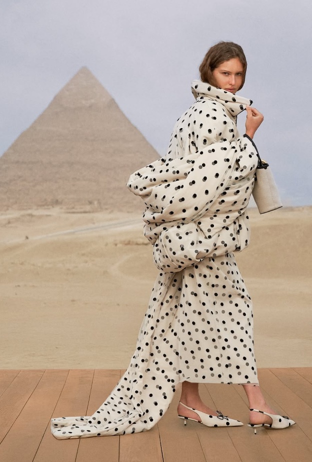 Jacquemus يُبحر إلى مصر لموسم ربيع 2025
