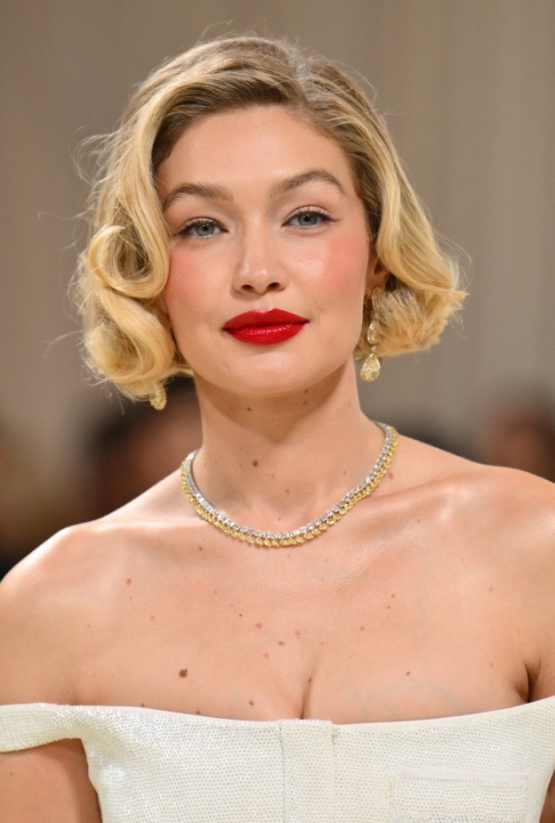 إطلالات النجمات العالميات في حفل Met Gala عام 2024
