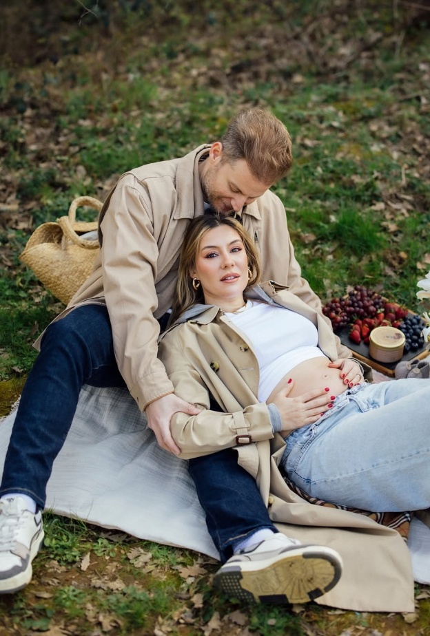 3 نجمات تركيات يعلن حملهن