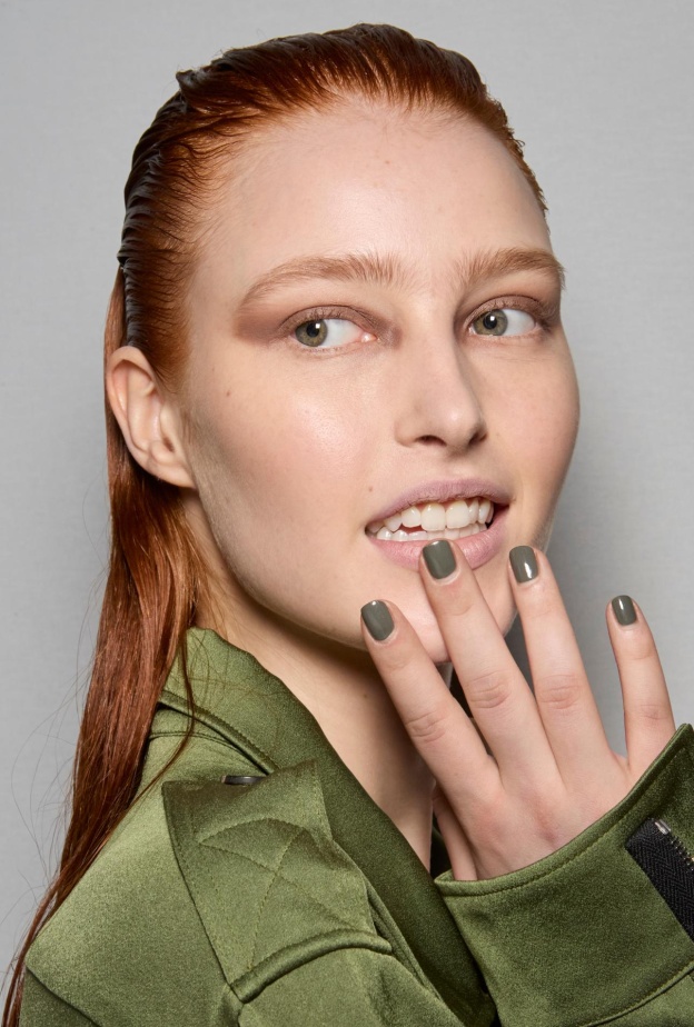 تخلصي من اصفرار الأظافر بعد المناكير بأساليب بسيطة وفعالة