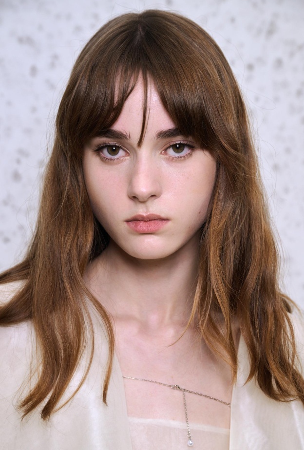 درجات البني تعود بقوة.. ألوان شعر دافئة تليق بخريف هذا العام (1)