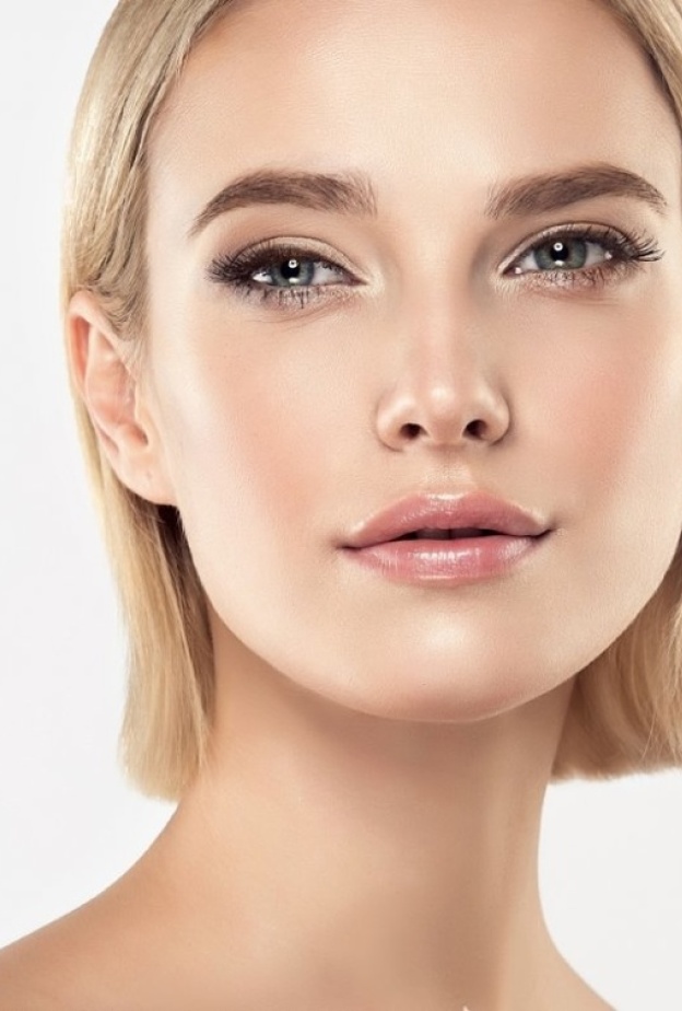 الفرق بين تقنية البروفايلو profhilo وحقن الفيلر لشد الوجه 