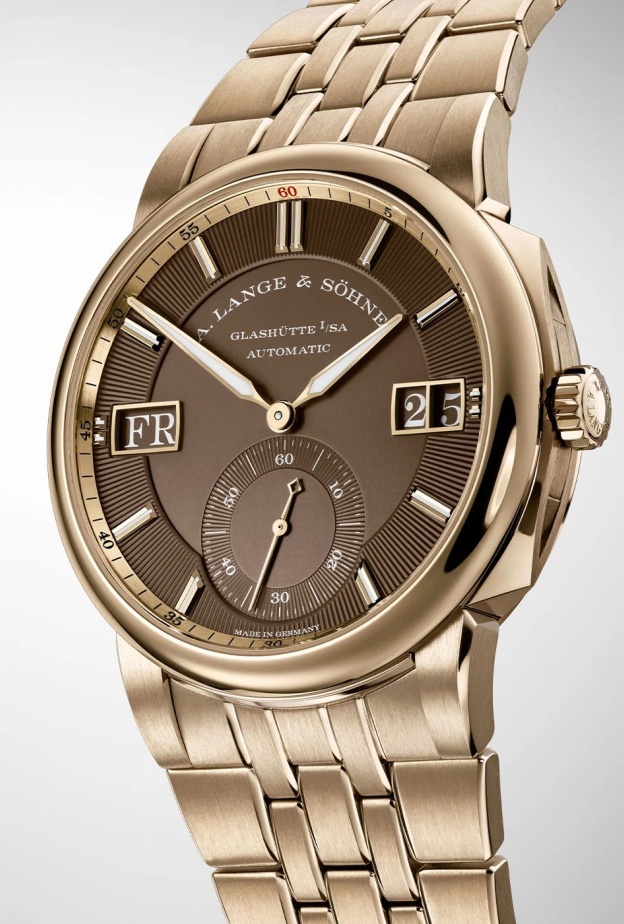ساعة ODYSSEUS HONEYGOLD من A. Lange & Söhne تتألق بتصميم رياضي فاخر وهيكل ذهبي فريد