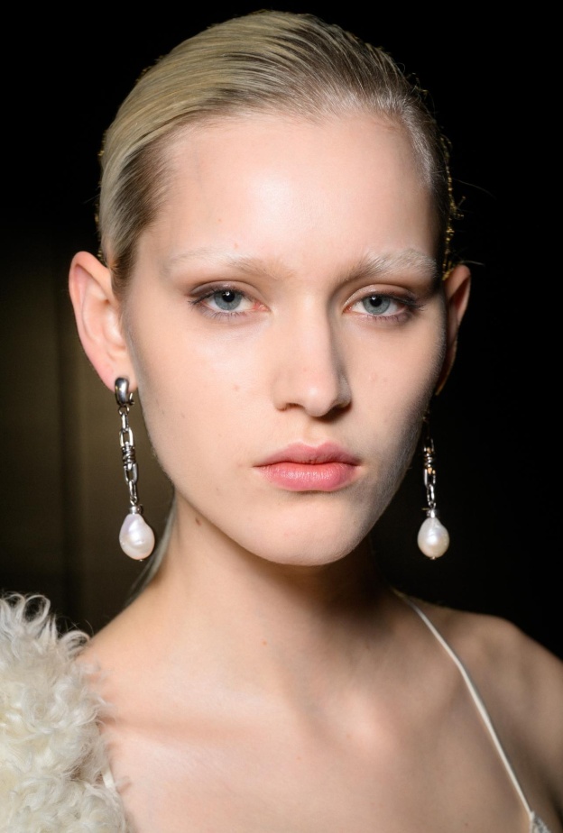 تعرفي إلى فوائد النشا والليمون والفازلين للوجه والجسم