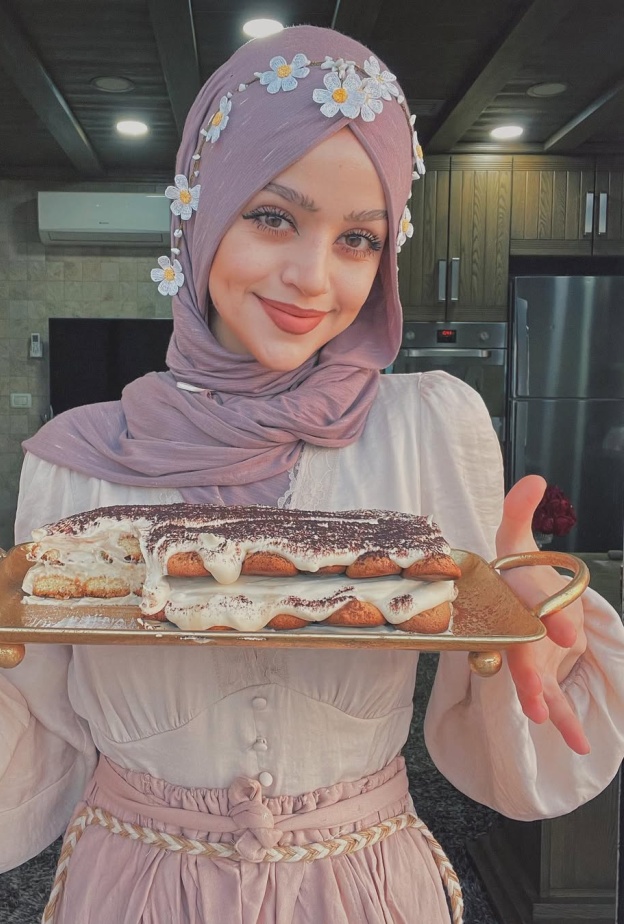 عبير الصغير تعلن خطوبتها