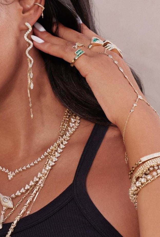 قرط ثعبان مزدان بحجر ماركيز من Jacquie Aiche