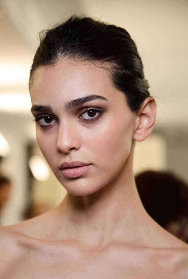 مكون عشبي خارق يعيد لبشرتك التوازن والنضارة