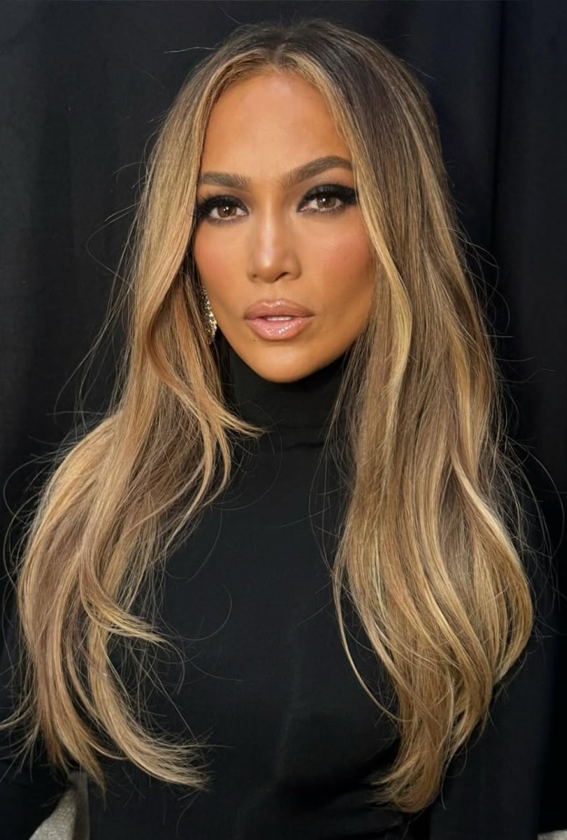 أحدث صبغات الشعر الاشقر للبشرة السمراء بأسلوب Jennifer Lopez