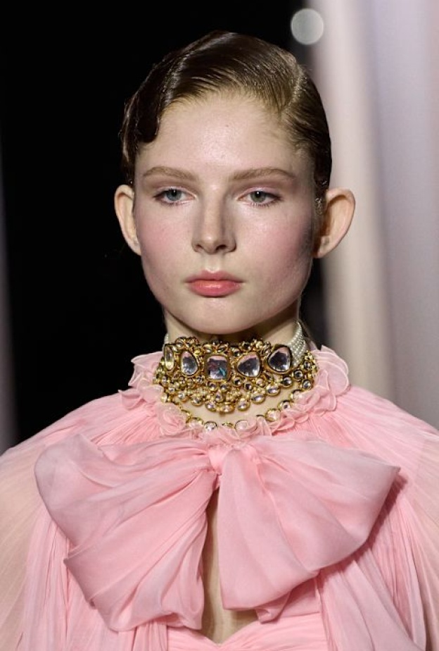 عارضة دار Giambattista Valli