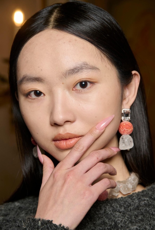 هل شكل أظافرك يناسب يدك؟ إليكِ ما يجب أن تعرفيه