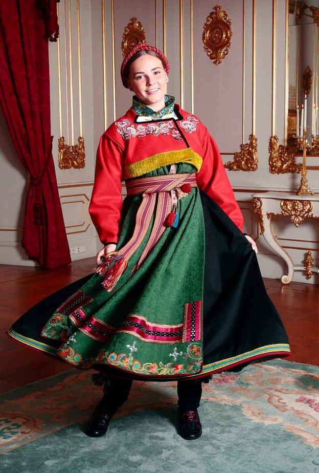 الأميرة إنغريد ألكسندرا تحطم تقليدًا ملكيًا عمره 6 قرون!