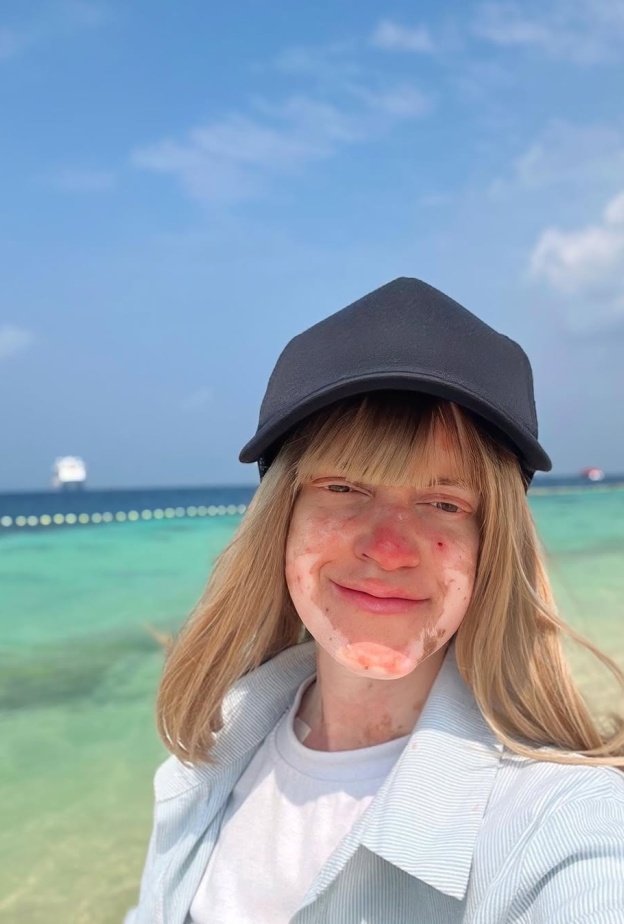 خاص "هي": لقاء ملهم مع الكاتبة السعودية أبرار آل عثمان عن كسر قواعد الجمال