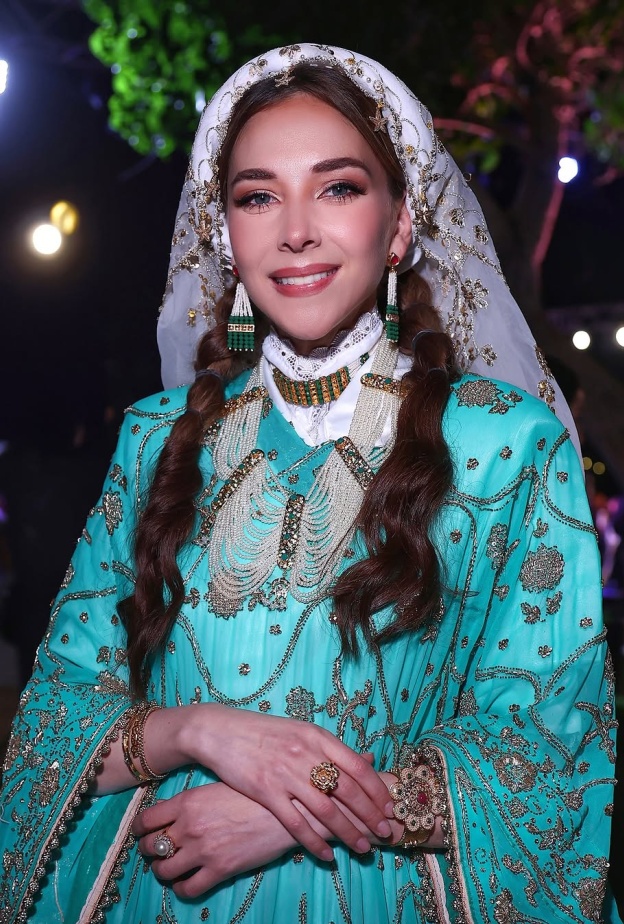 فاطمة البنوي