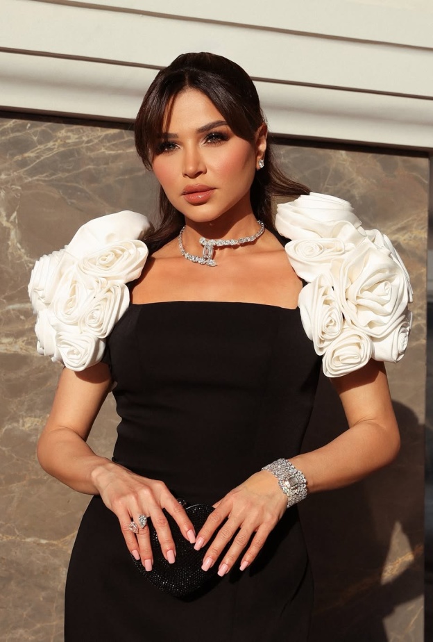 اجمل فساتين سهرة سوداء للموسم الانتقالي