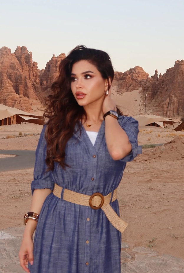 أزياء تناسب السفر في موسم الربيع من وحي اطلالات النجمات