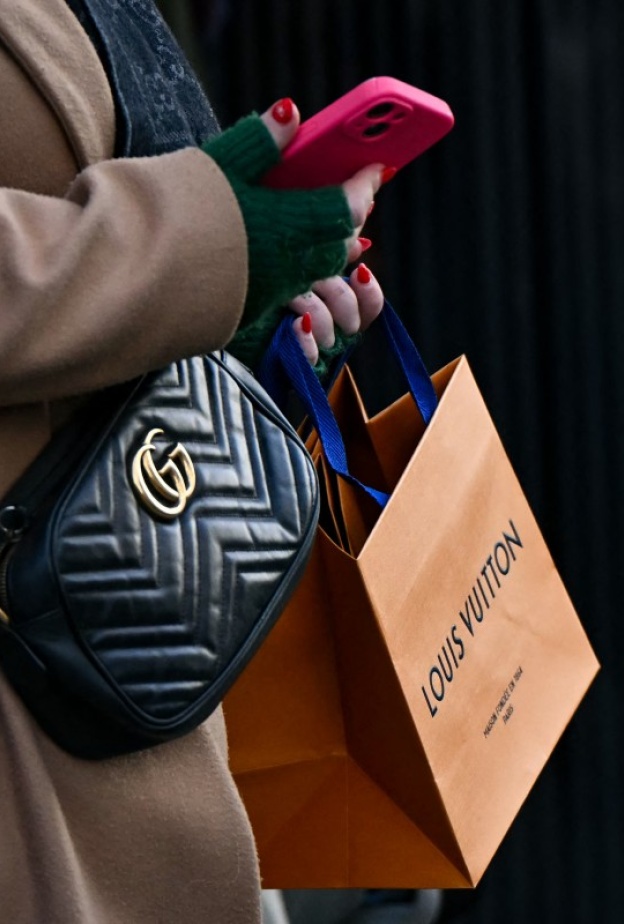 كيف تُهدّد رسوم ترامب الجمركية صناعة الأزياء الفاخرة