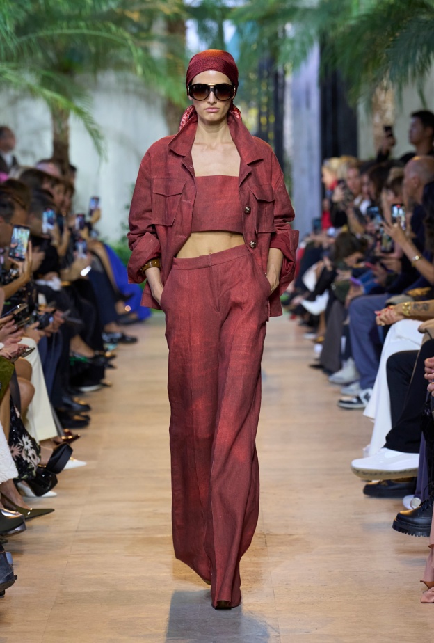 طقم من سروال وجاكيت خفيفة من Elie Saab