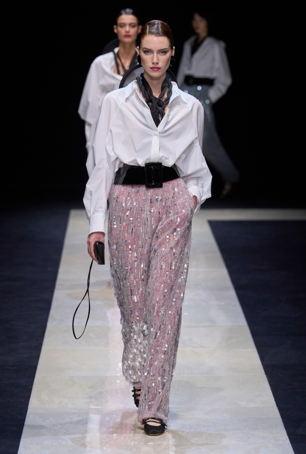 إطلالة من Emporio Armani