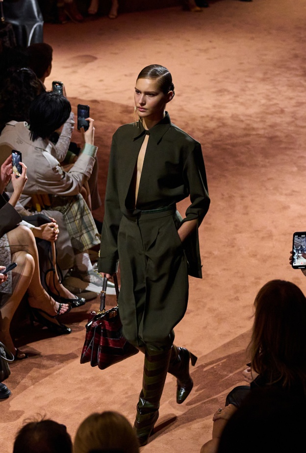 Fendi تعود بعرض مختلط جديد... وتتخطى أسبوع ميلانو