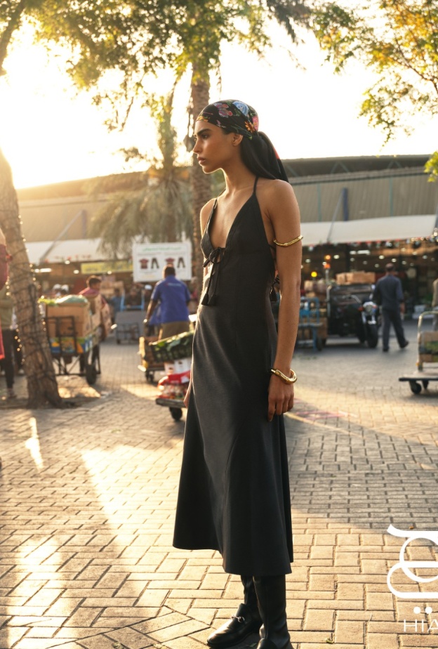 "نفحات فاكهية وألوان نابضة بالحياة"... جلسة تصويرية خاصة بـ"هي" ودار "غوتشي" 