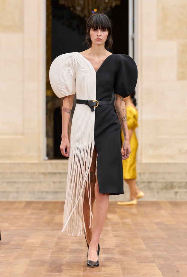 إطلالة من Gabriella Hearst