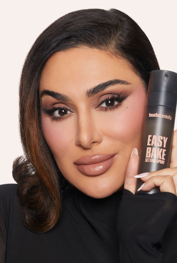 هدى بيوتي تقدم بخاخ التثبيت  Easy Bake