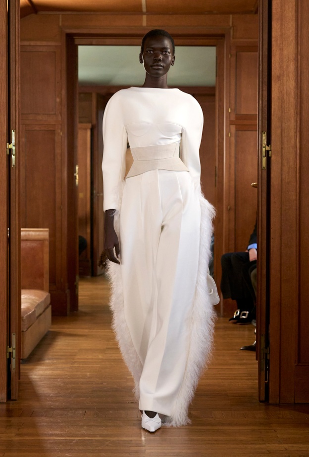 إطلالة من Jacquemus