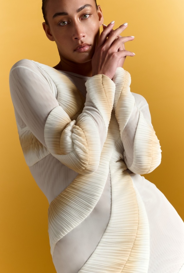 من فستان الطفولة إلى خزانة النجمات... راكان شمس الدين لـ"هي": الهندسة المعمارية شكّلت رؤيتي للموضة