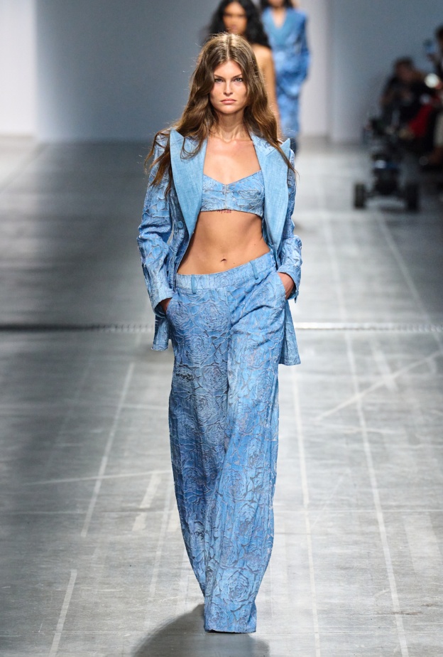 إطلالة من Ermanno Scervino