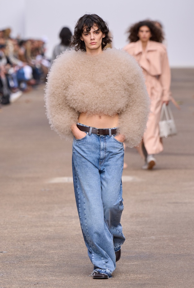 إطلالة من Stella McCartney