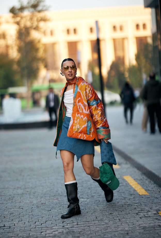 تنسيق اللّون البرتقالي في إطلالات ربيعية منعشة.. لون لافت منعش ومليء بالحيوية!