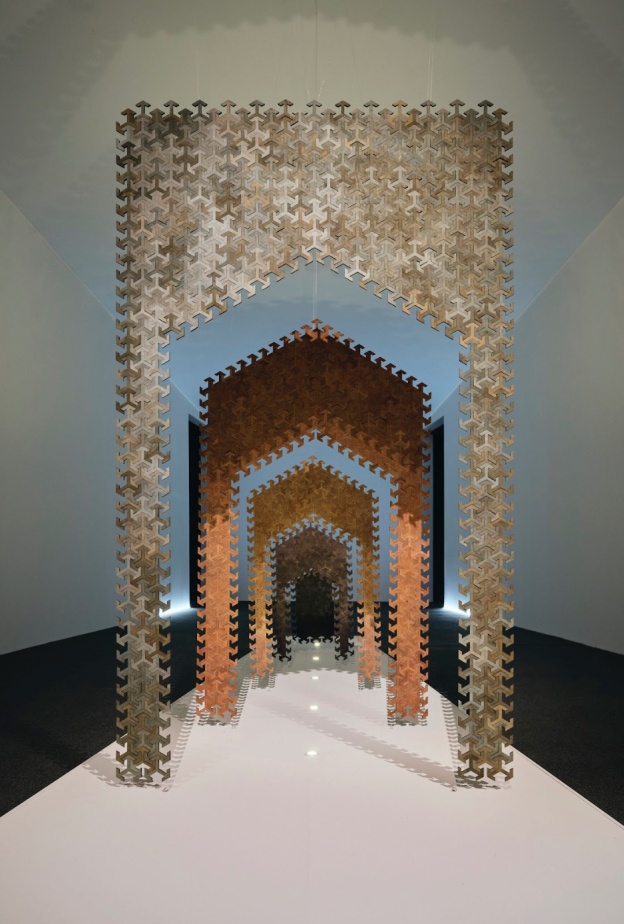 خاص لـ"هي": نظرة نسائية على معرض "فن المملكة" بعدسة الفنانات السعوديات لينا قزاز وسارة إبراهيم وبرؤية ديانا فيكسلر