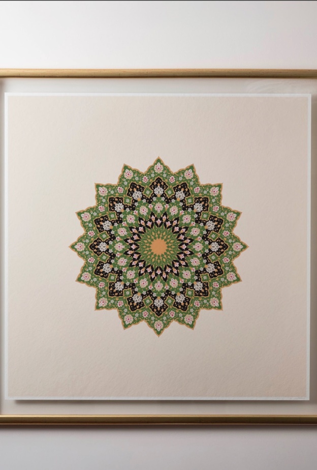 خاص لـ"هي": الفنانة السعودية سارة العبدلي تطلق "طبعة"... لقاء بين الحِرفة الأنثوية وجماليات الفن الإسلامي