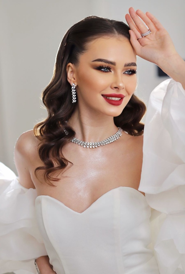 من مكياج العرايس من خبيرة التجميل السعودية منيرة الصخيبر